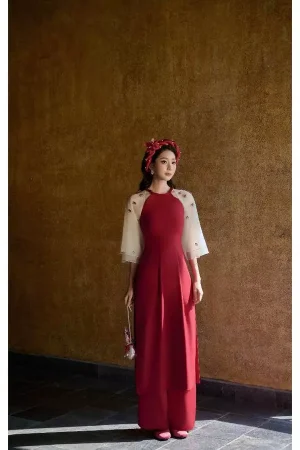 Set Áo Dài Nữ Tết Cách Tân SOLEIL Thiết Kế Tơ Óng Phối Chéo Cổ Tròn Tay Lửng Thêu Hoa - Khuê Các AD02