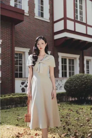 Đầm Nữ Dáng Xòe Màu Kem Be Cổ Phối Nơ Vintage Thanh Lịch SOLEIL - Lorin Dress VD156